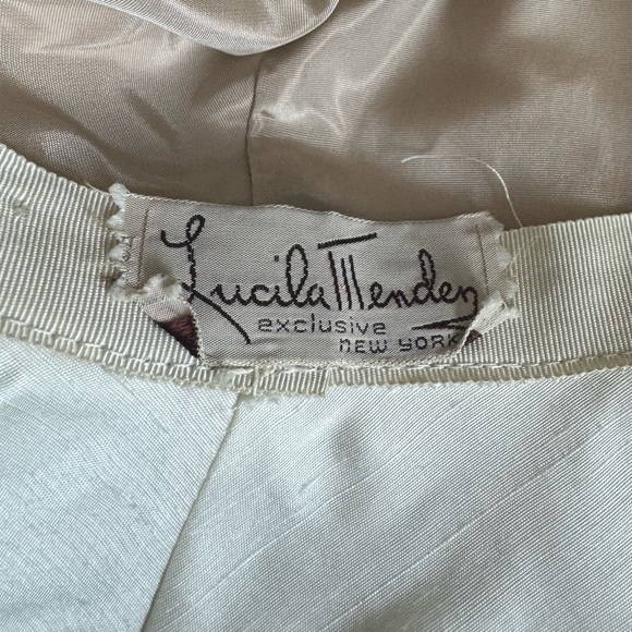 Vintage Lucila Mendez Hat in Ivory Lined in Beige ?Silk? Inner Circumference 22” - Picture 7 of 10
